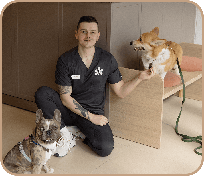 Ветеринар з пацієнтами в клініці Kyiv Vet Podil